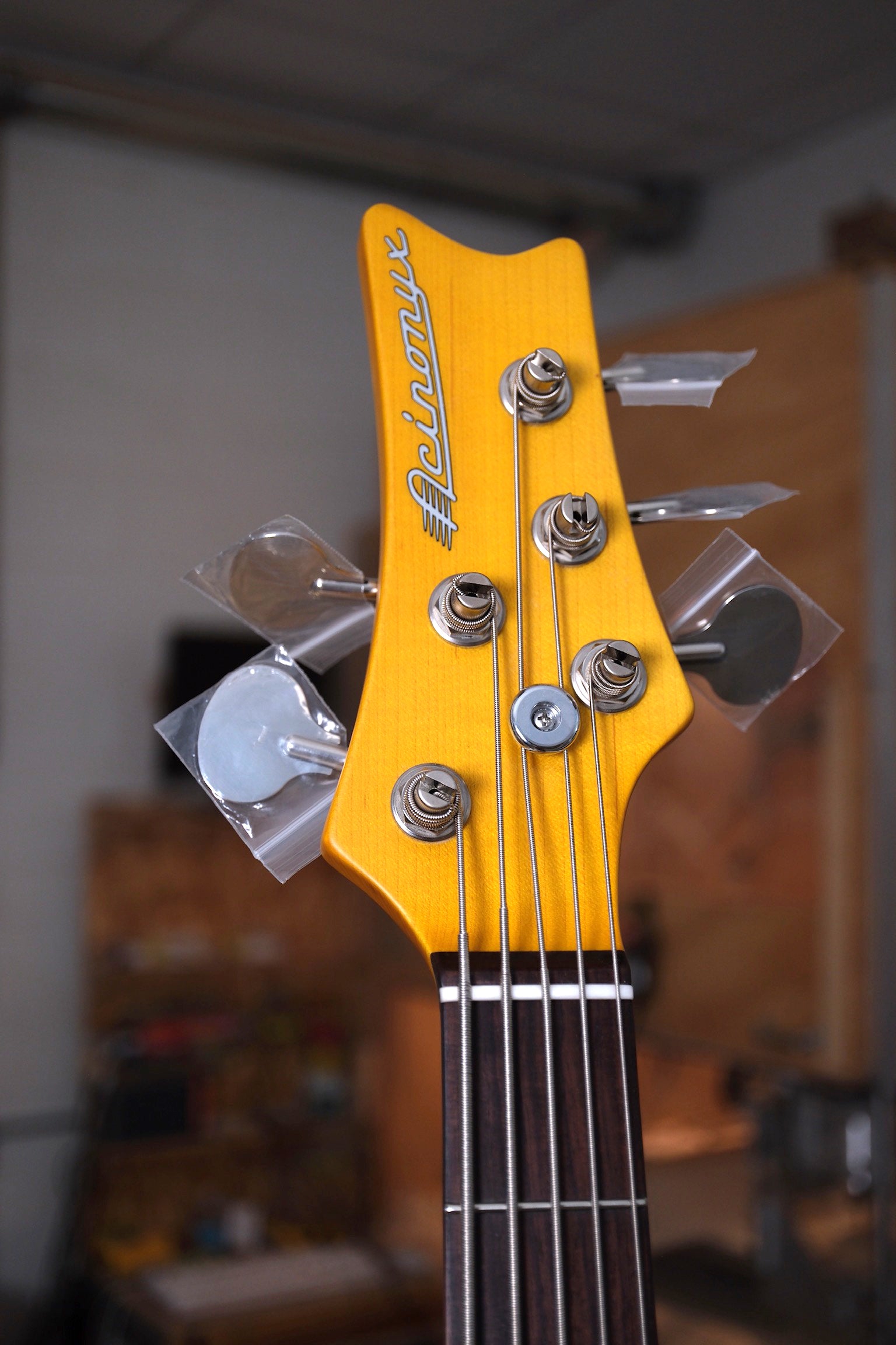 photo of the headstock of the Acinonyx V Short Scale Bass Guitar - Aztec Gold showing the lollipop tuners