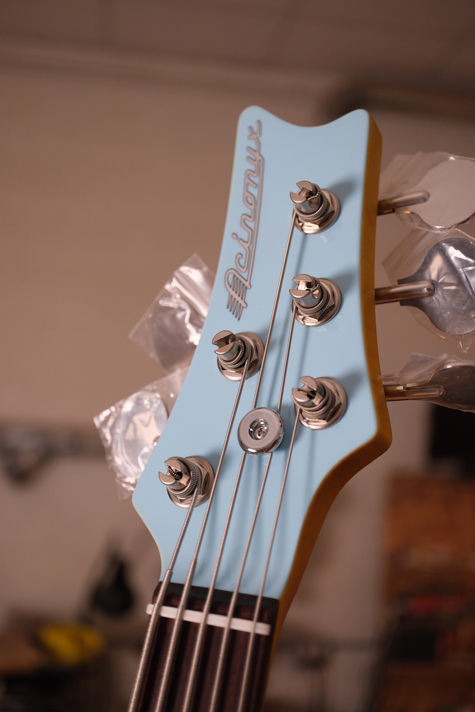 Acinonyx V Short Scale Bass Guitar - Daphne Blue