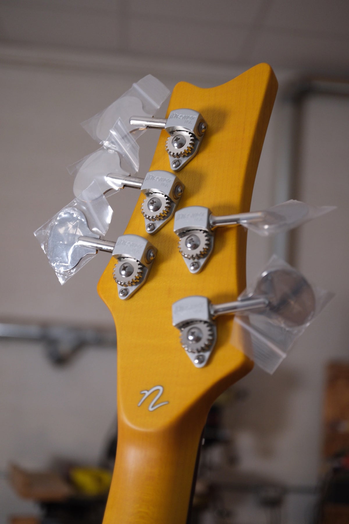 photo of the Acinonyx V Short Scale Bass Guitar - Black rear headstock showing the N logo on the volute