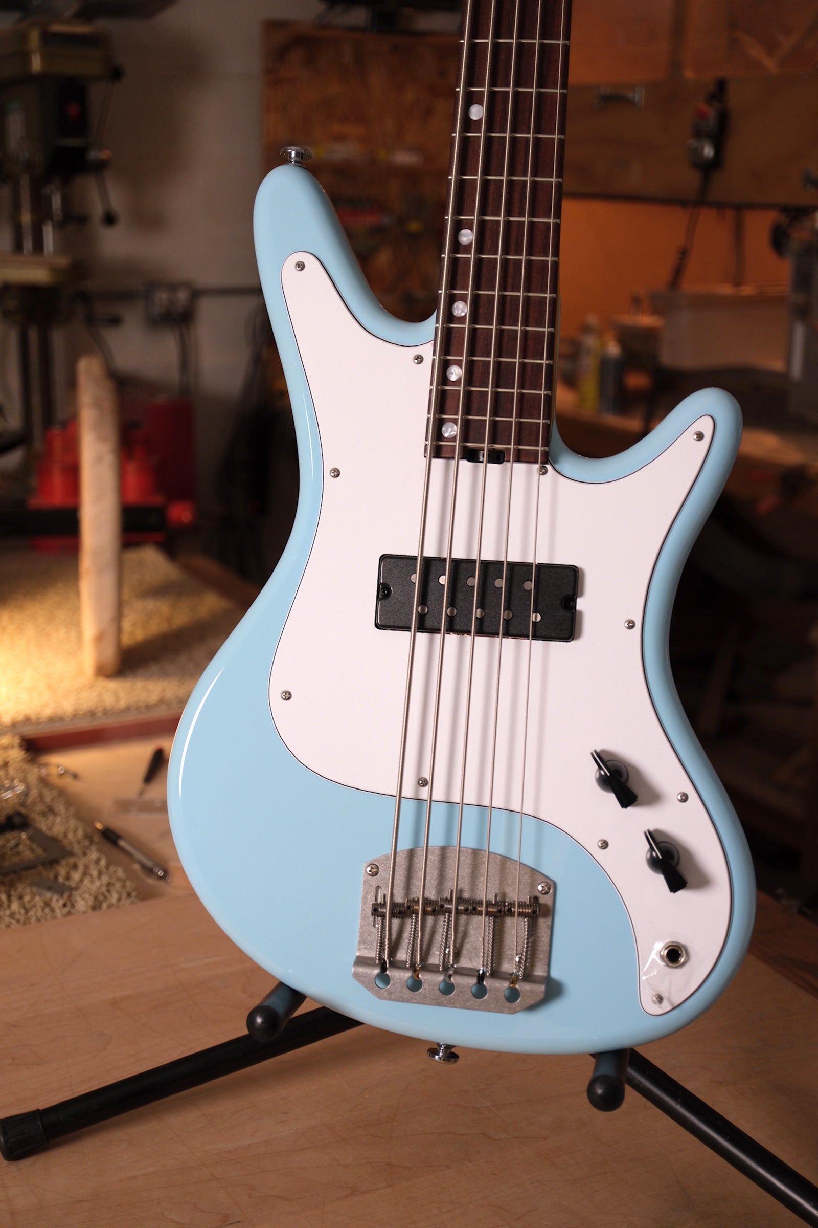 Acinonyx V Short Scale Bass Guitar - Daphne Blue