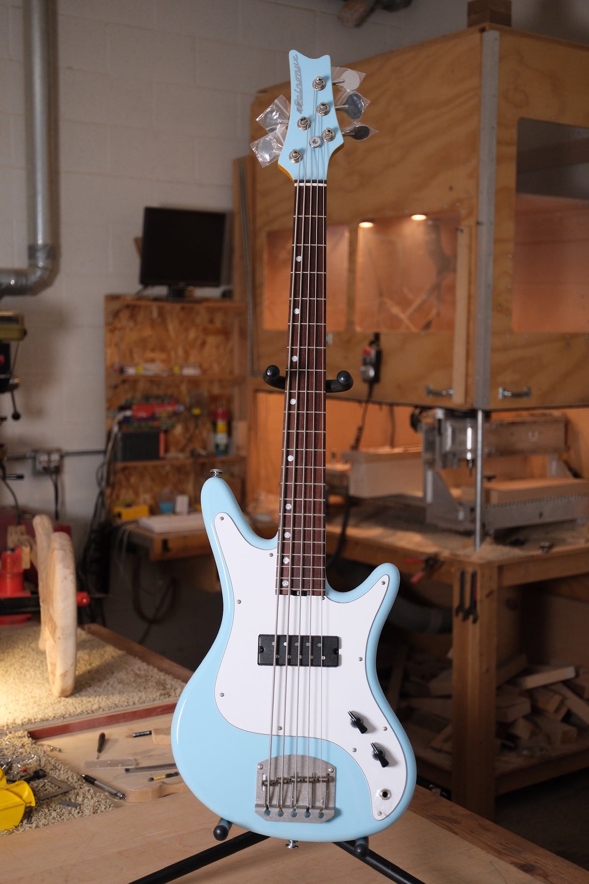 Acinonyx V Short Scale Bass Guitar - Daphne Blue