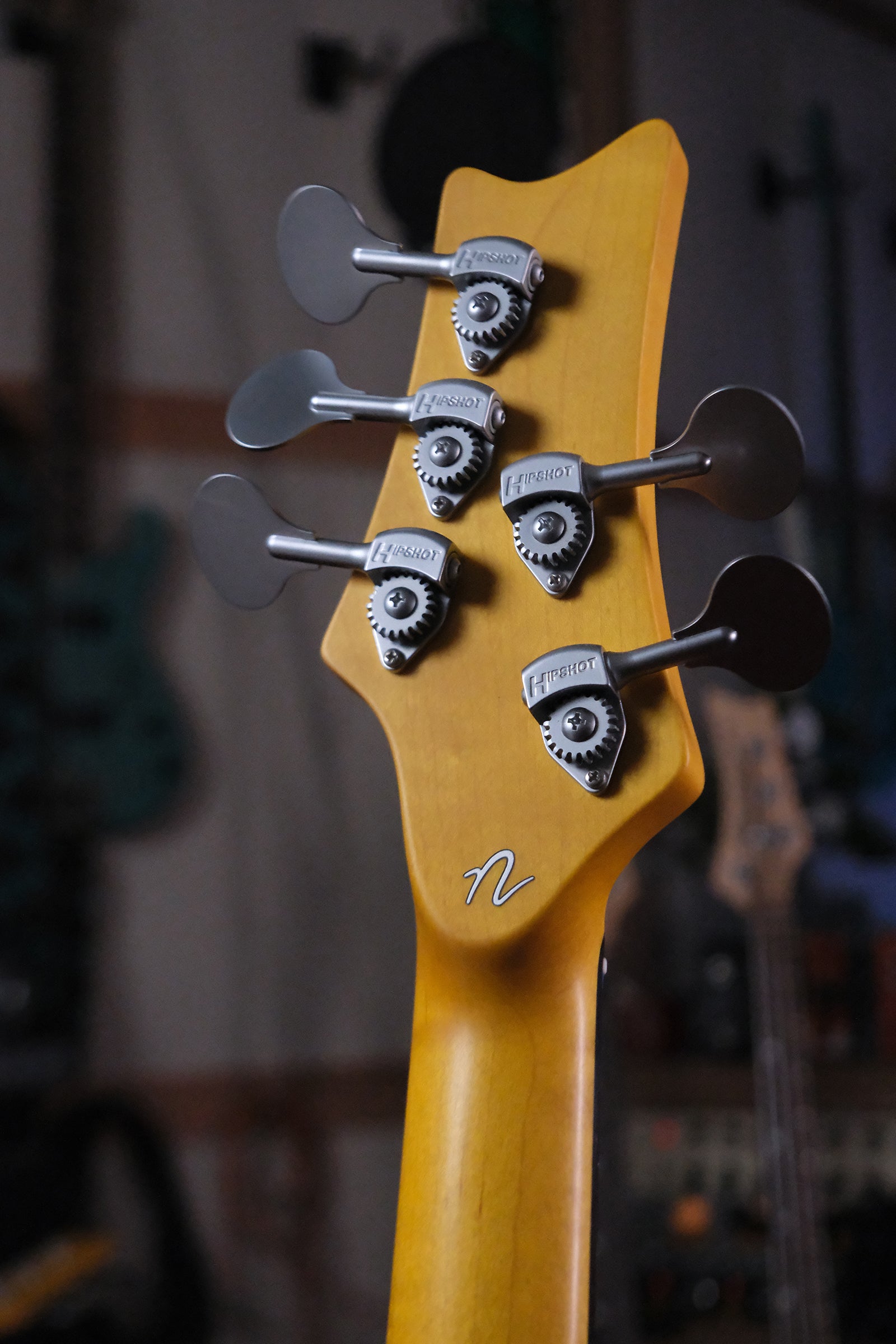 back headstock view of the Acinonyx V - Faded 3-Tone Sunburst bass guitar