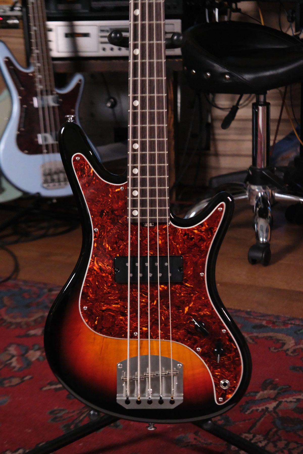 Front view of the body of the Acinonyx V - Faded 3-Tone Sunburst bass guitar