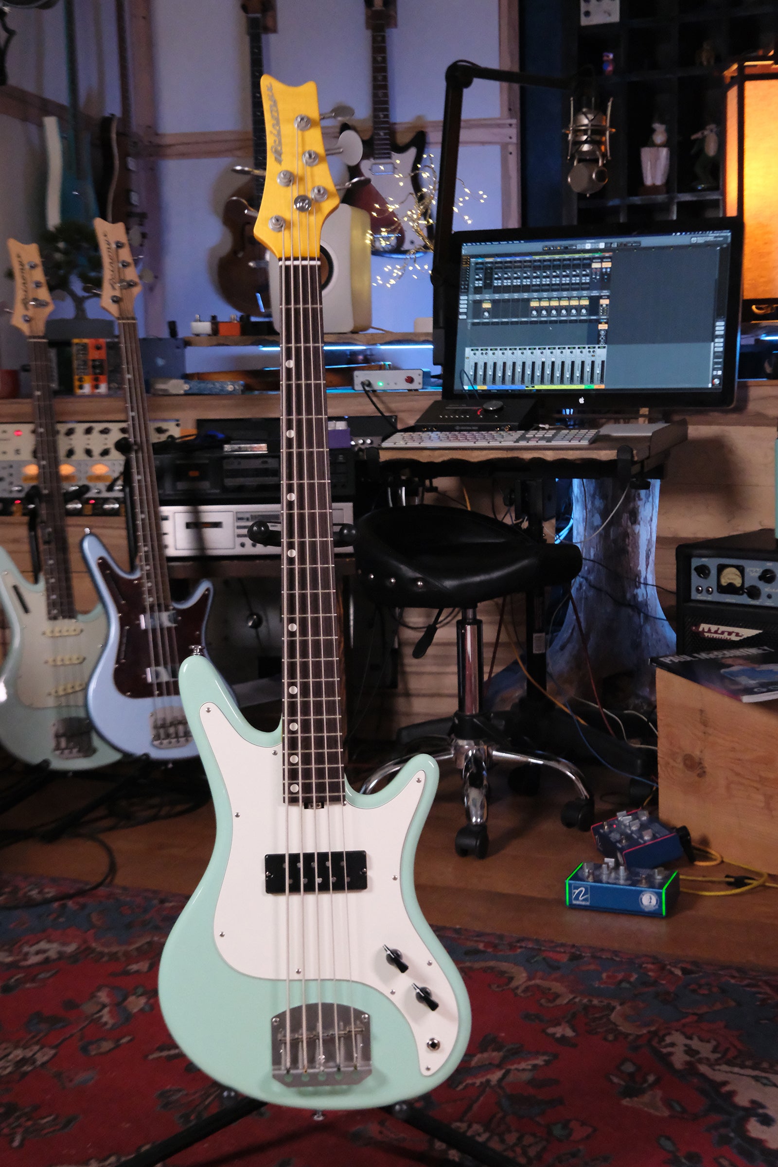 full front view of the Acinonyx V - Surf Green