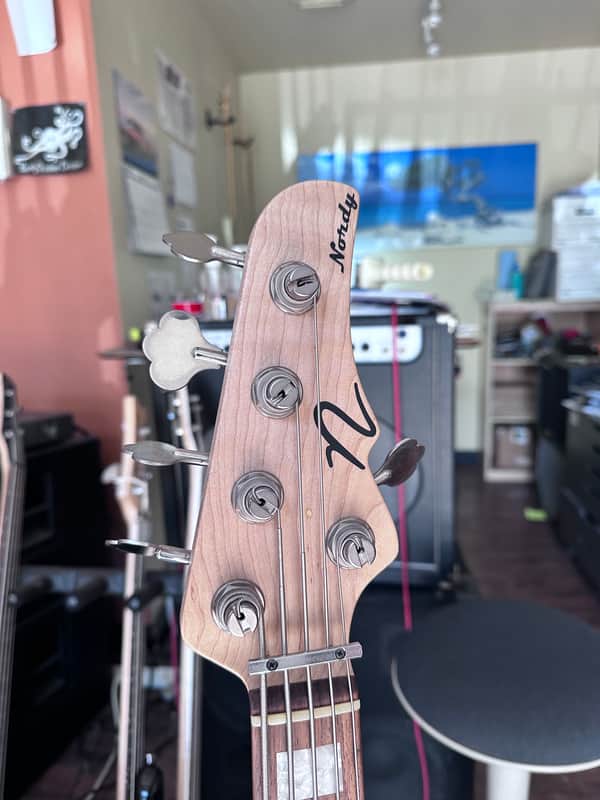 Pre-Owned 2008  Nordy vPJ5 Trans Wine Red